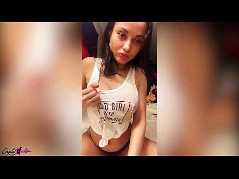 ❤️ En stor, smuk kvinde, der afpiller sin fisse og kærtegner sine store bryster i en våd T-shirt ❌ Just porno at da.sfera-uslug39.ru ❤